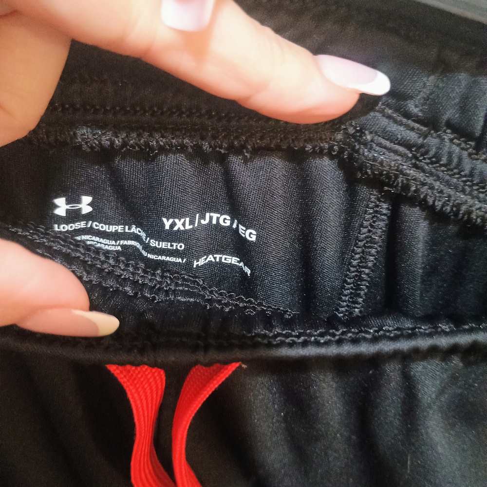 Boys Under Armour Black Athletic Basketball Shorts with Red Logo Size YXL - Picture 6 of 6